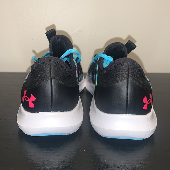 Black Floral Under Armour Infinity 3 Tennis Size 4 - Picture 4 of 10